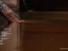 Лысый здоровяк связал и отодрал в бритую пизду молодую шалаву