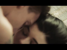 Обыграл в карты и отодрал на кровати грудастую брюнетку Lucy Li