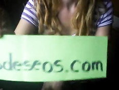 Подруга в солнцезащитных очках делает парню минет и дрочит хуй