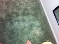 Студентка в очках делает минет перед зеркалом и дрочит сиськами