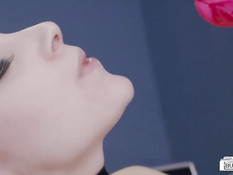 Немецкая лесбиянка лижет подруге грудь и ебёт фаллосом в офисе