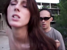 Похотливый хозяин на улице порет и трахает молодых секс рабынь