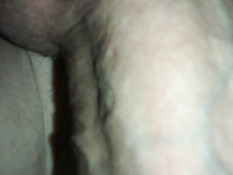 Гей надел презерватив на секс игрушку и засунул в попу приятелю