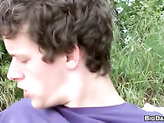 Спортивный гей встретил на берегу озера парня и оттрахал в очко