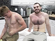 Мускулистый гей сделал парню массаж и вставил член в его задницу
