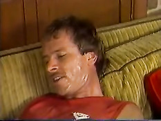 Пышногрудая женщина Honey Wilder отсосала член и уселась сверху