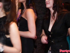 Европейские девки танцевали и ебались с приглашёнными парнями