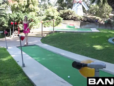 Молодую девчонку с маленькой грудью Aurora Belle ебут на кровати