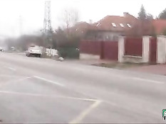 Познакомился на улице с молодой брюнеткой и оттрахал в трусиках
