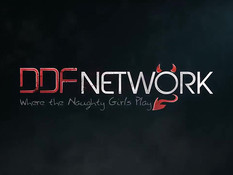 Спортсмен оттрахал развратных чирлидерш Jasmine Webb и Nekane