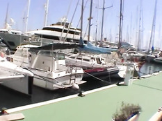 Немецкая девушка с пирсингом в носу согласилась показать киску