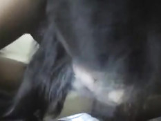 Азиатская шалава на кровати отсасывает член чёрному бойфренду