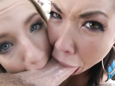 Задницам развратных тёлок London Keyes и Cali Carter нужен член