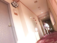 Японская гейша задирает кимоно и ебётся с мужчиной в позе раком