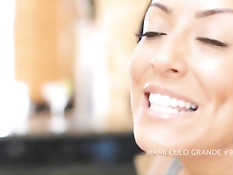 Пышногрудая латиноамериканка Kiara Mia ебётся с чёрным парнем