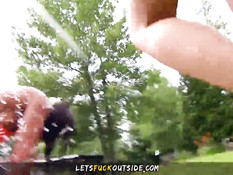 Весёлые лесбиянки обливались водой и трахались в позе ножницы