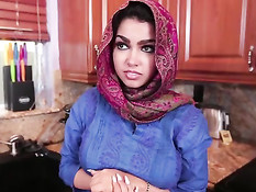 Скромная восточная девушка с большой грудью трахается с парнем