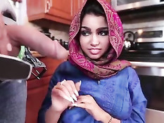 Скромная восточная девушка с большой грудью трахается с парнем