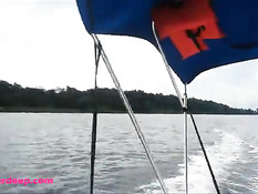 Азиаточка с длинными волосами на катере отсасывает член белому