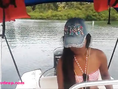 Азиаточка с длинными волосами на катере отсасывает член белому