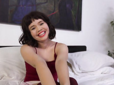 Бойфренд залил спермой лицо девчонки с волосатым лобком Yhivi