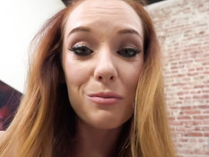 Горячая девушка Dani Jensen подрочила и получила сперму в лицо