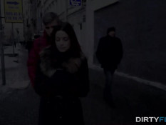 Связал русскую подругу, завязал глаза и заставил ебаться с другом