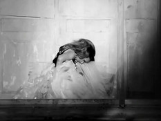 Злодеи в латексных комбинезонах жёстко отъебали голую блонду