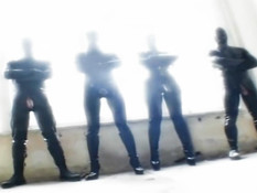 Злодеи в латексных комбинезонах жёстко отъебали голую блонду