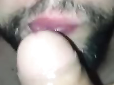 Гей подрочил член и кончил в рот своему развратному любовнику