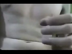 Весёлый молодой гей с тату снял с приятеля трусы и отсосал пенис