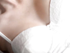 Мужики втроём отодрали рыжую девку в белых чулках Linda Sweet