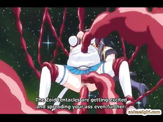 Щупальцы плотно обвивают и трахают светловолосую аниме девку