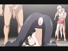 Развратная хентай девушка в колготках отсасывает мужчинам члены