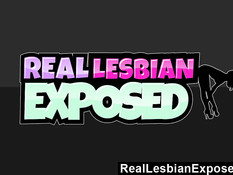 Две блондинки лесбиянки жадно отлизывали письки на диванчике