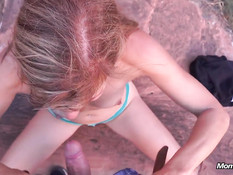 Зрелая альпинистка отсасывает у парня хуй и ебётся раком в горах