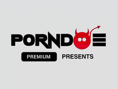 Испанская брюнетка Apolonia Lapiedra ебётся с парнем в ресторане