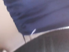 Парень снял с подруги шорты в автобусе и вылизал выбритую киску