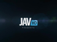 Японские девчонки раздеваются на пляже и трахаются с парнями