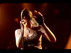 Эмо девка занимается сексом со своим бойфрендом под рок музыку