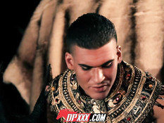 Кудрявая африканская девушка Skin Diamond трахается с фараоном