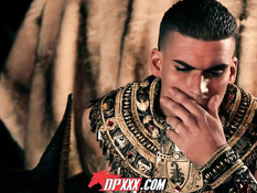 Кудрявая африканская девушка Skin Diamond трахается с фараоном