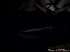 Видеокамера в полутьме сняла состоявшуюся в свинг клубе оргию