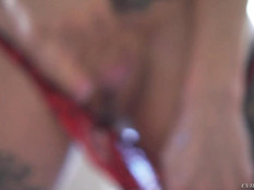 Грудастая девушка с тату Anna Bell Peaks сквиртует во время секса