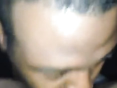 Чернокожий парень вылизывает большой клитор смуглой подружке