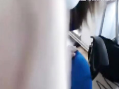 Длинноволосая девчонка снимает трусики и вставляет в попу дилдо