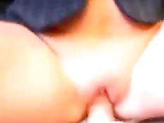 Блондинка отсосала член и вставила в свою гладко выбритую пизду