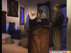 Похотливая монахиня отсасывает хуй и трахается в позе наездницы