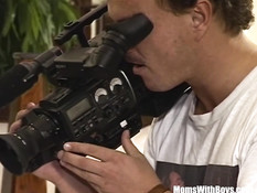 Опытная жена шатенка занимается сексом с мужем в красивом белье