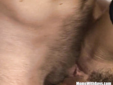 Опытная жена шатенка занимается сексом с мужем в красивом белье